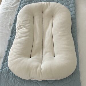 Snuggle me organic infant lounger